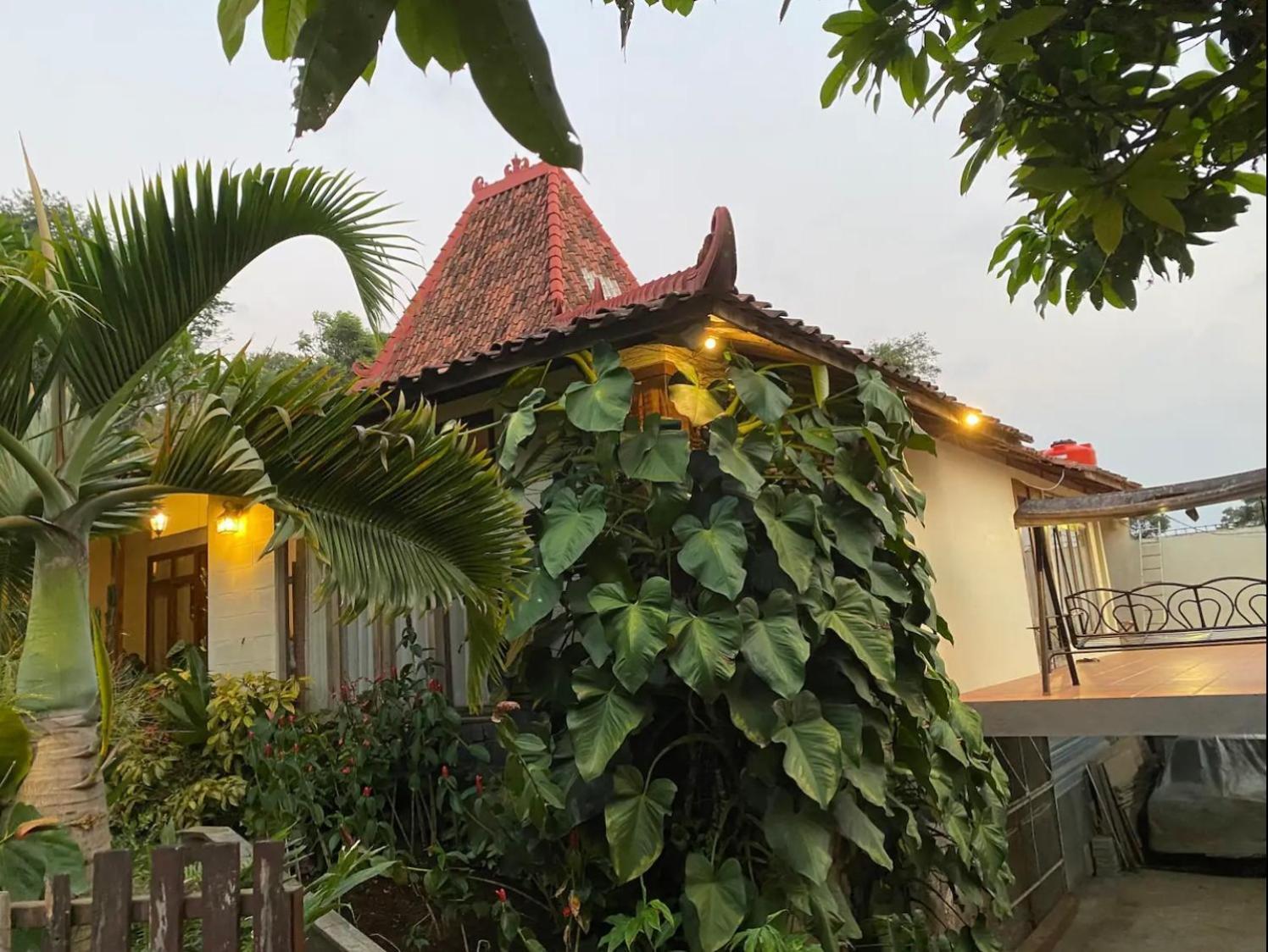The Joglo Villa Bandung Exterior photo