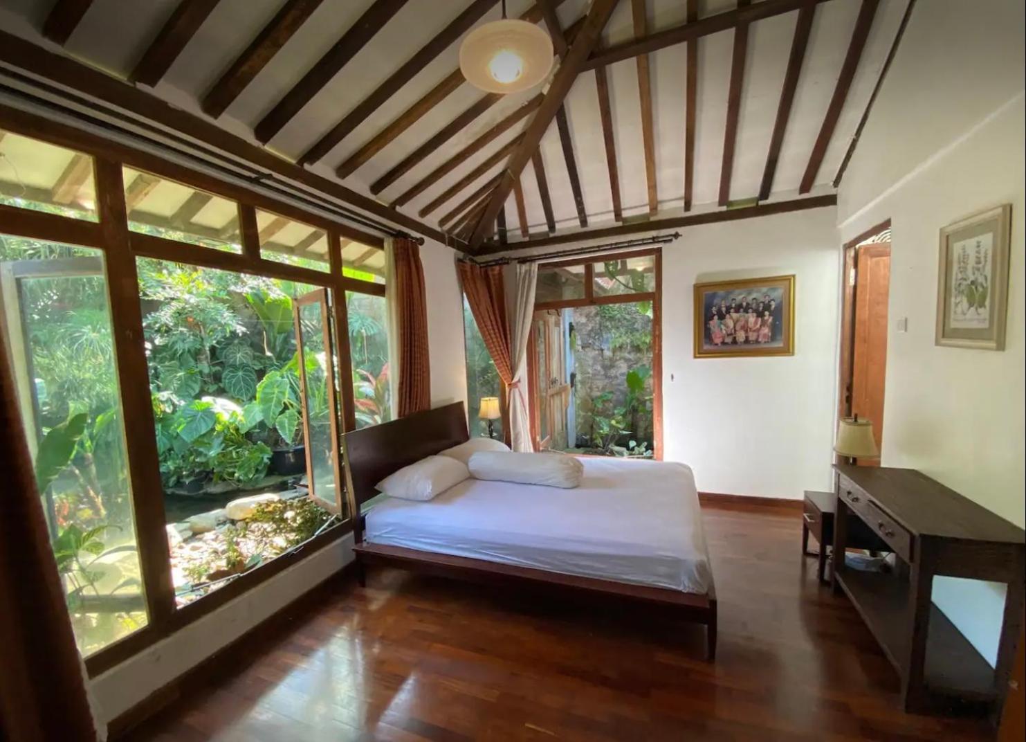 The Joglo Villa Bandung Exterior photo