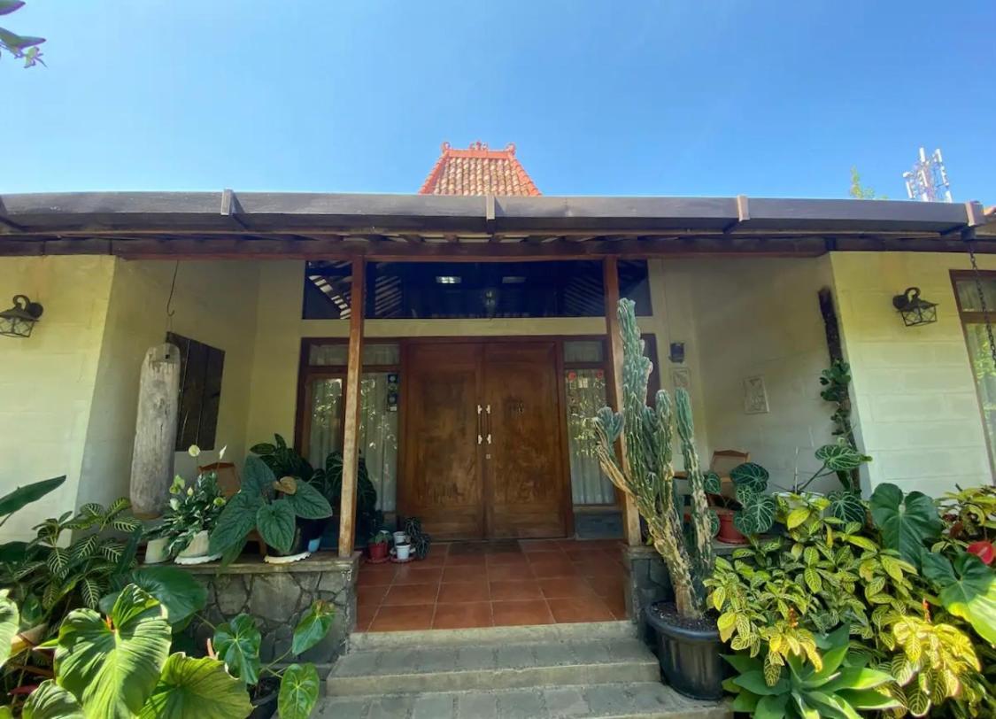 The Joglo Villa Bandung Exterior photo